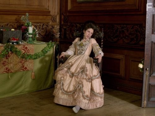 Amanda Hale in Быть человеком (2008)