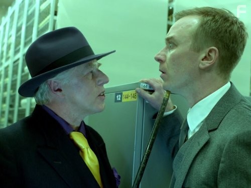 Phil Davis and Steven Robertson in Быть человеком (2008)