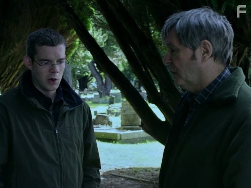 James Fleet and Russell Tovey in Быть человеком (2008)