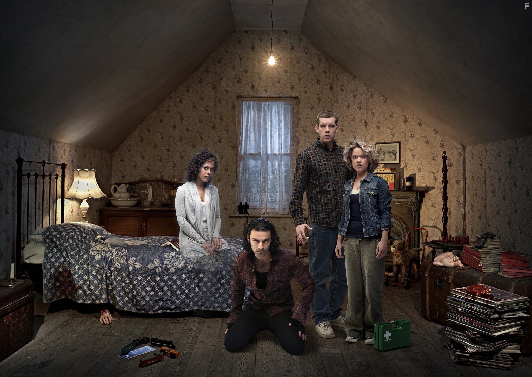 Sinead Keenan, Russell Tovey, Lenora Crichlow, and Aidan Turner in Быть человеком (2008)