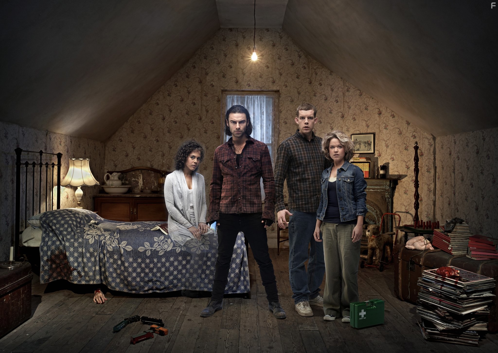 Sinead Keenan, Russell Tovey, Lenora Crichlow, and Aidan Turner in Быть человеком (2008)