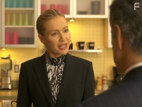 Portia de Rossi in Давай еще, Тэд (2009)