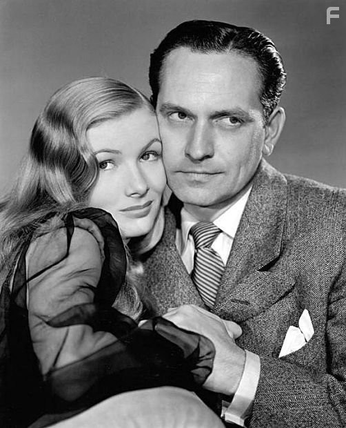 Veronica Lake and Fredric March in Я женился на ведьме (1942)