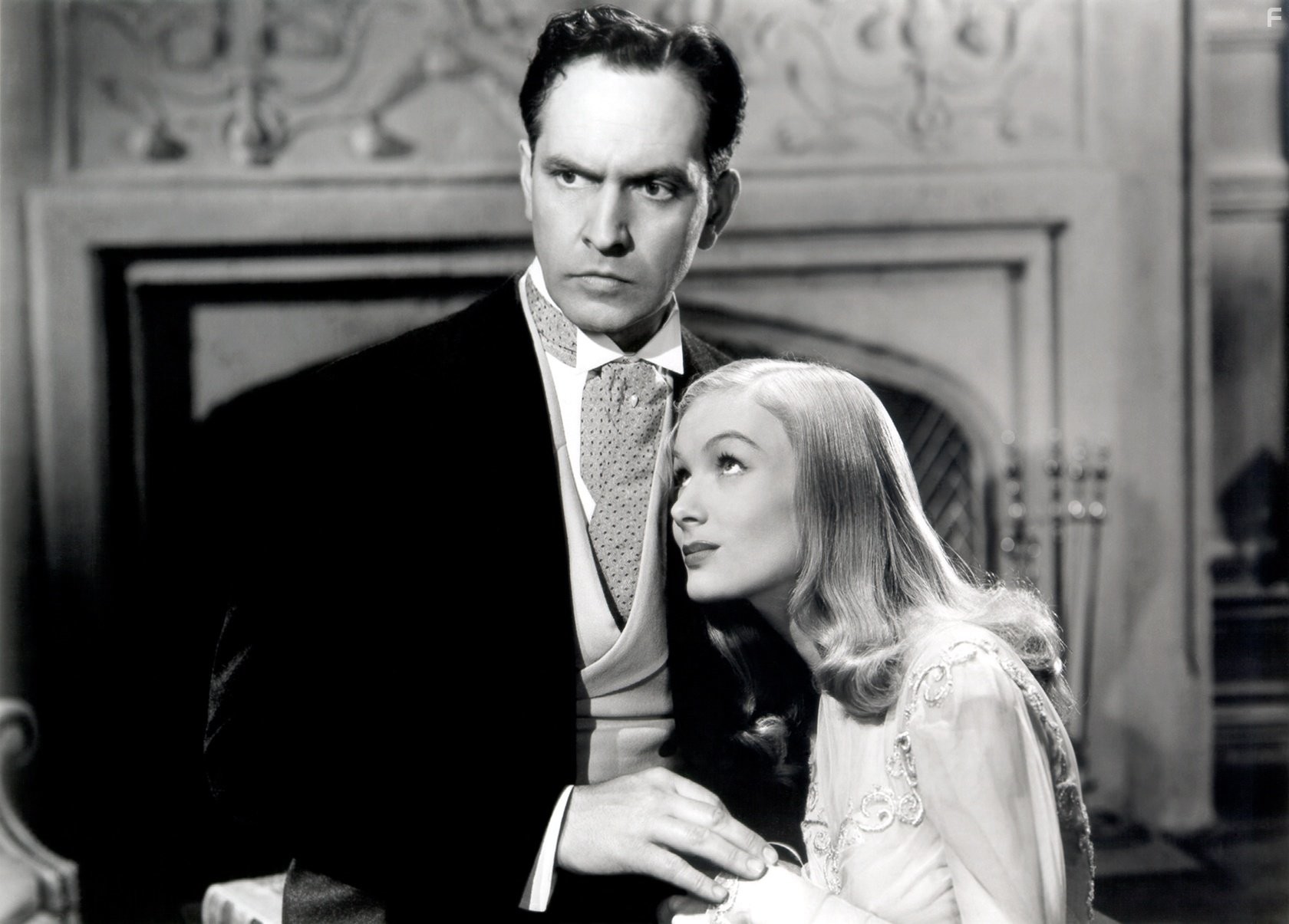 Veronica Lake and Fredric March in Я женился на ведьме (1942)