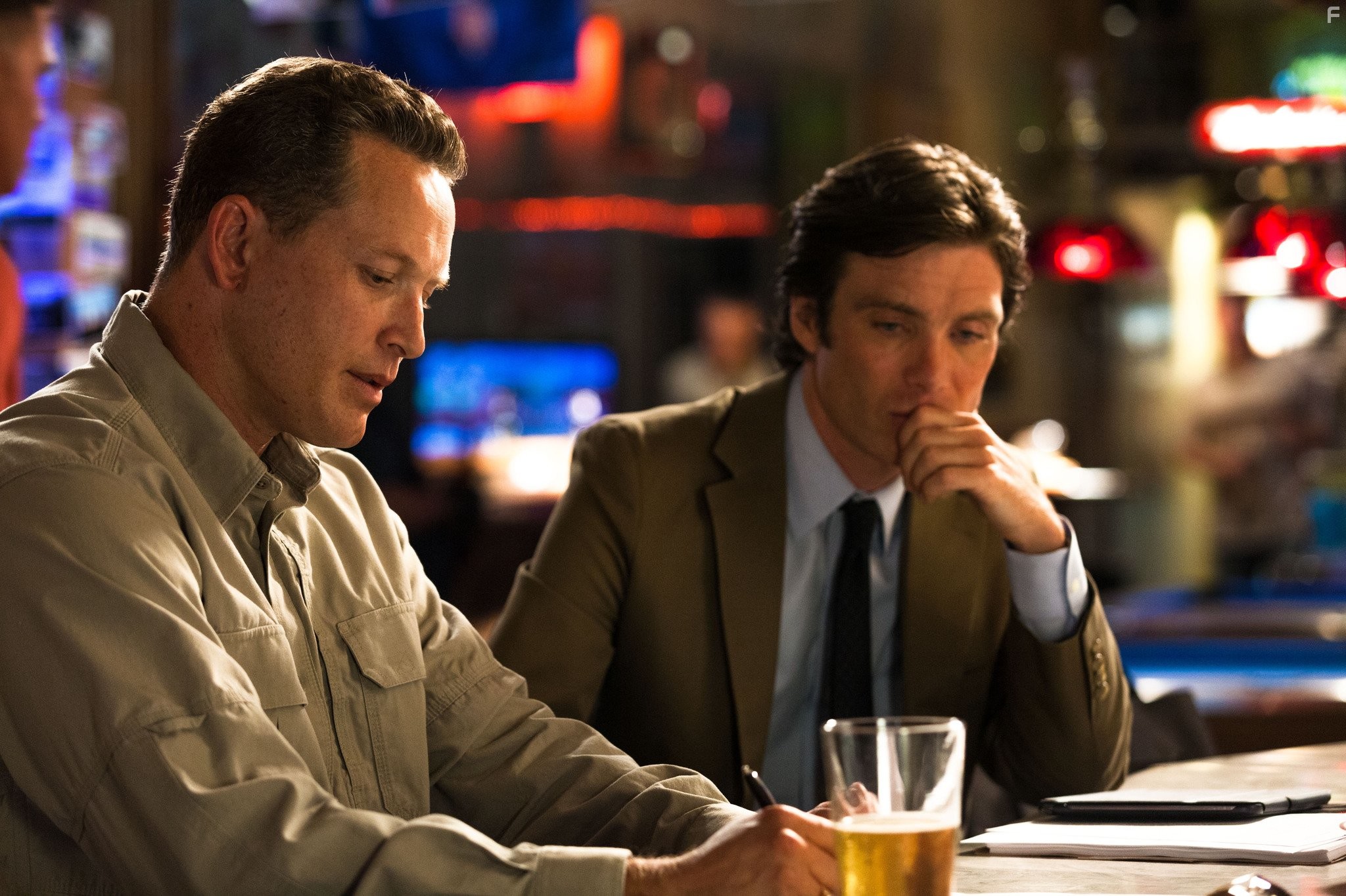 Cole Hauser and Cillian Murphy in Превосходство (2014)