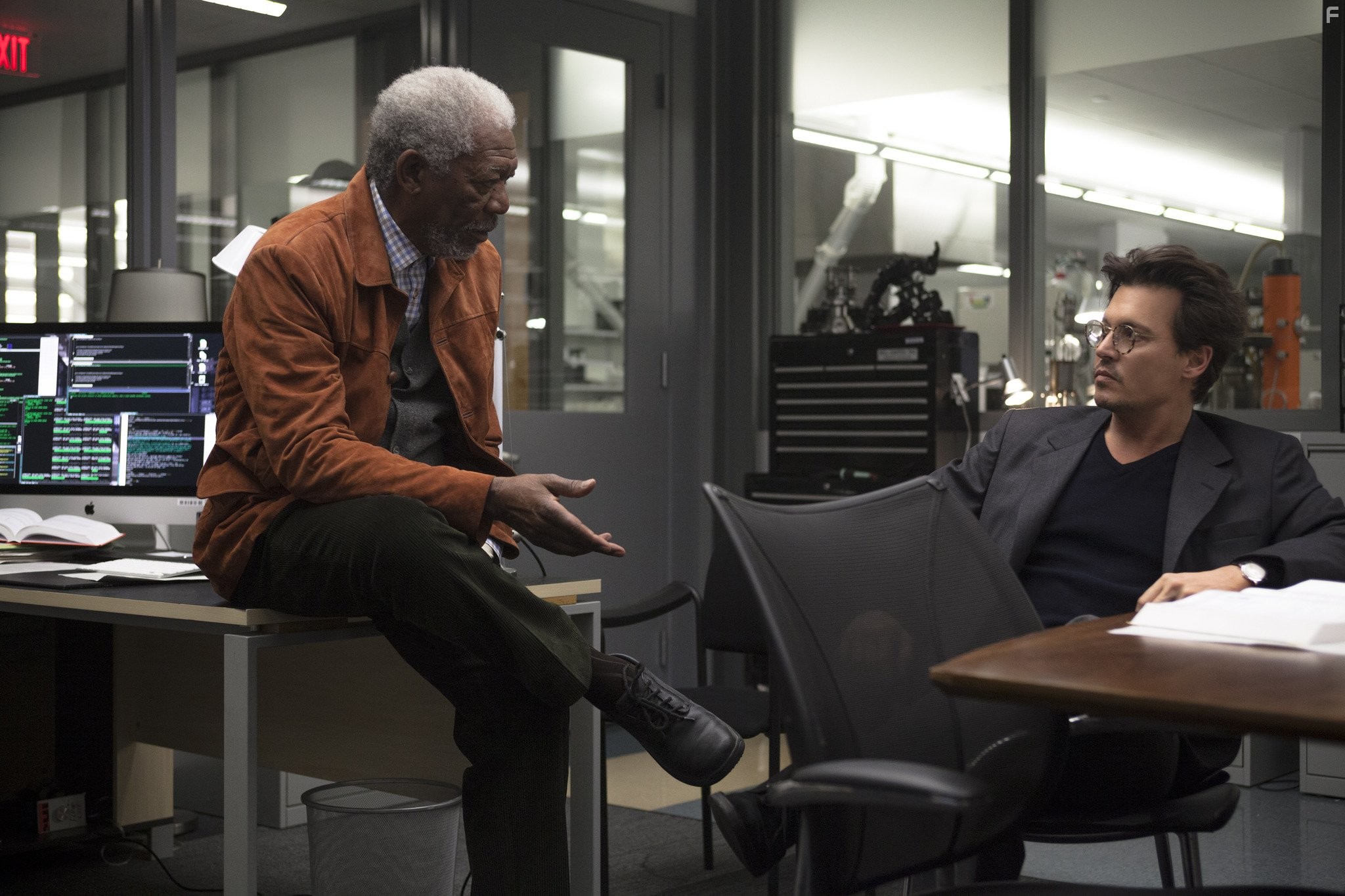Johnny Depp and Morgan Freeman in Превосходство (2014)