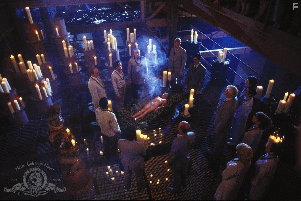 Martin Sheen, Harley Cross, Lee Richardson, and Harris Yulin in Верующие (1987)