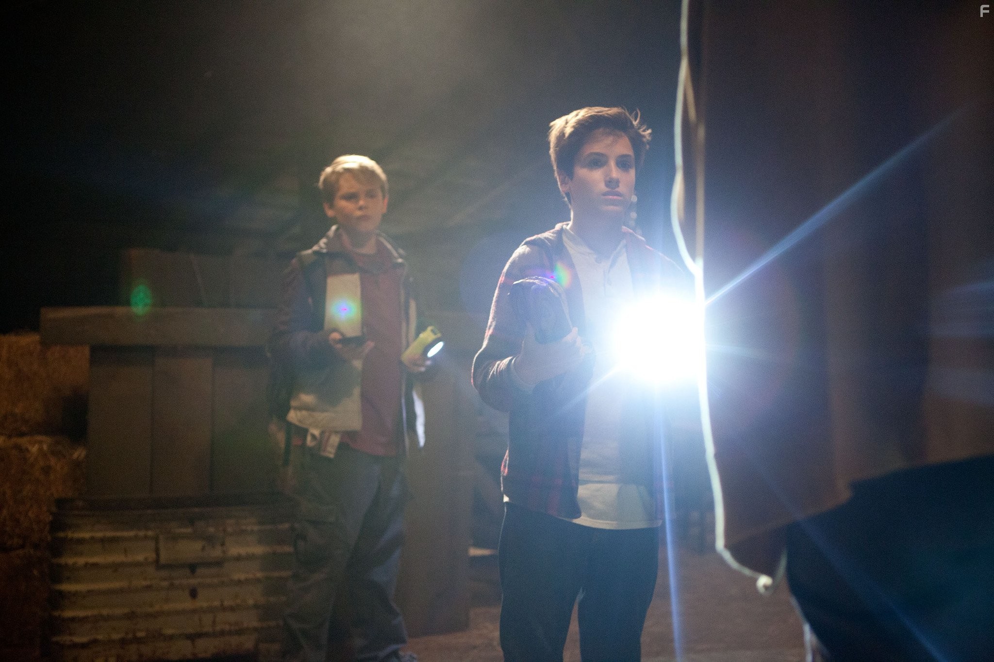 Reese Hartwig and Teo Halm in Внеземное эхо (2014)