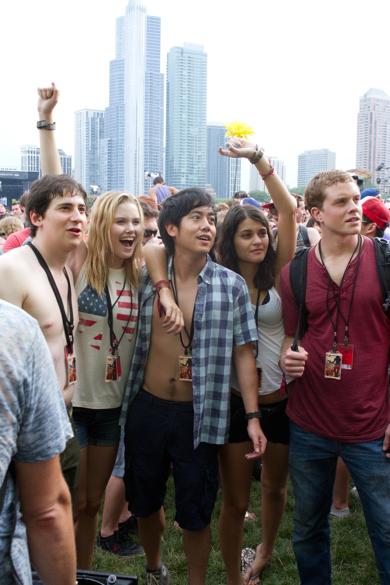 Sam Lerner, Allen Evangelista, Sofia Black-D'Elia, Jonny Weston, and Virginia Gardner in Континуум (2015)