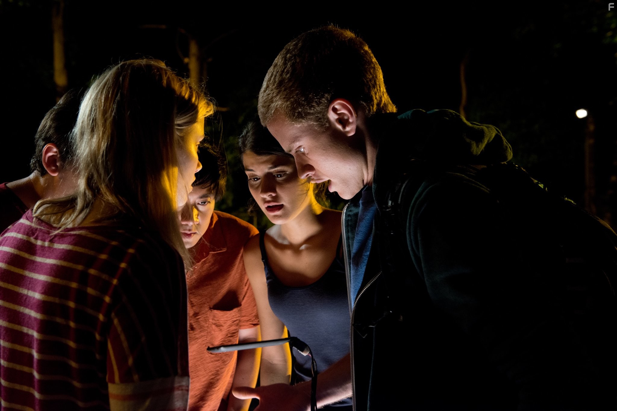 David Raskin, Sam Lerner, Allen Evangelista, Jonny Weston, and Virginia Gardner in Континуум (2015)