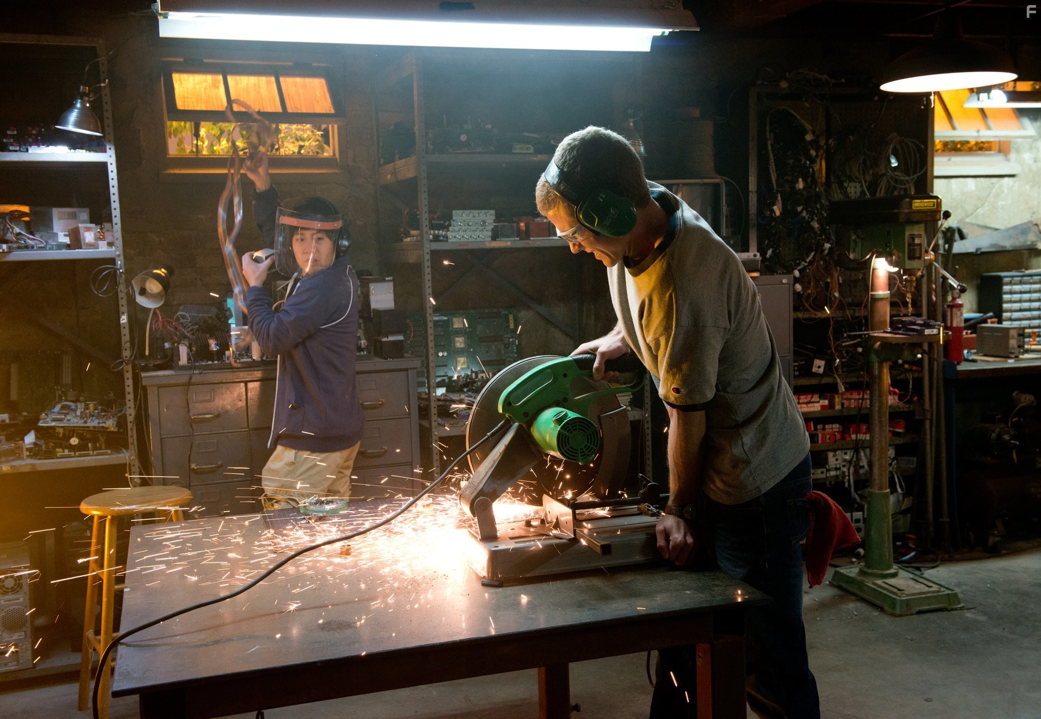 Allen Evangelista and Jonny Weston in Континуум (2015)