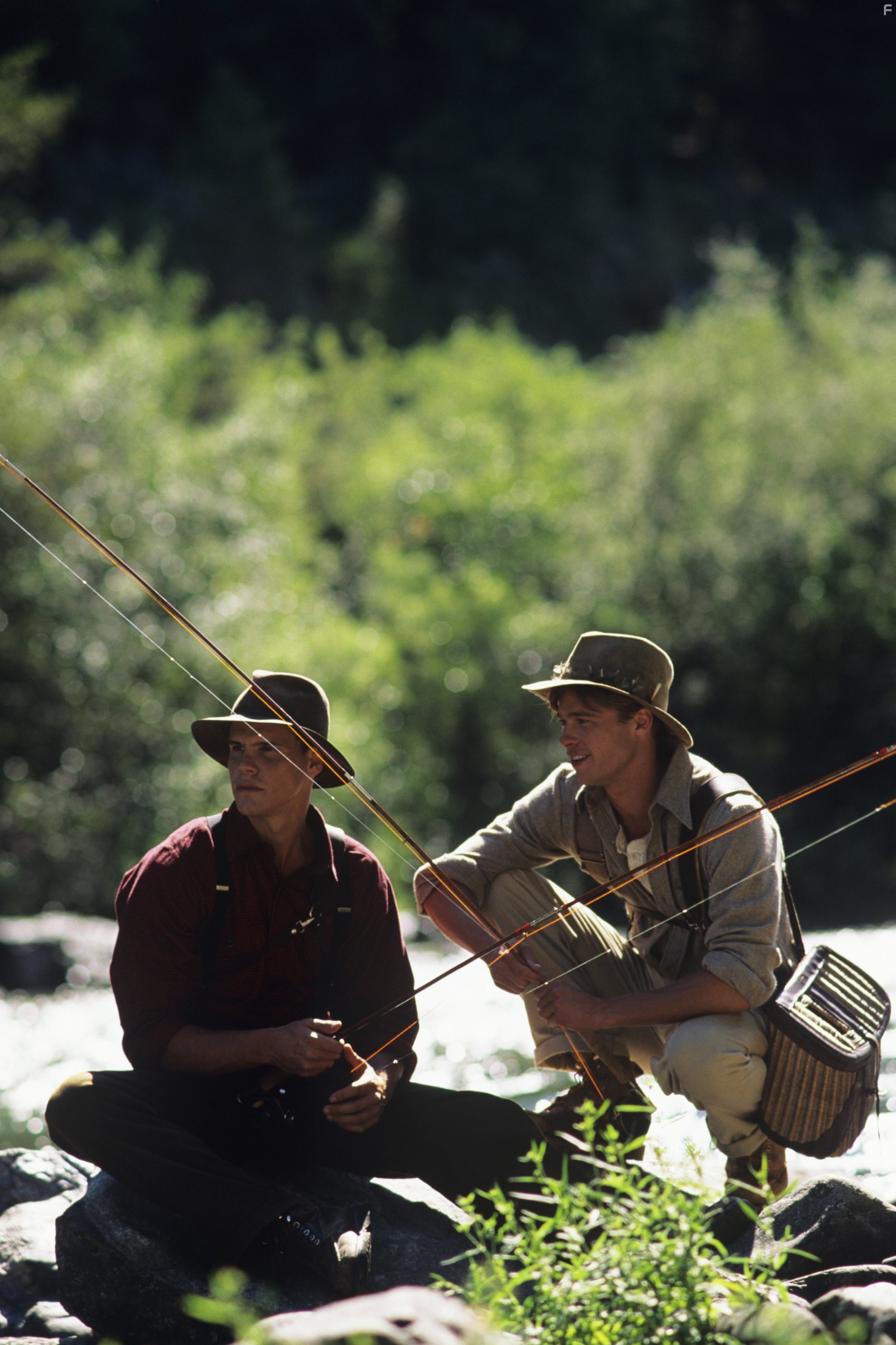 Brad Pitt and Craig Sheffer in Там, где течет река (1992)