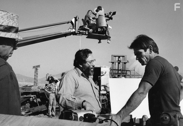 Tommy Lee Jones and Lawrence Schiller in The Executioner's Song (1982)