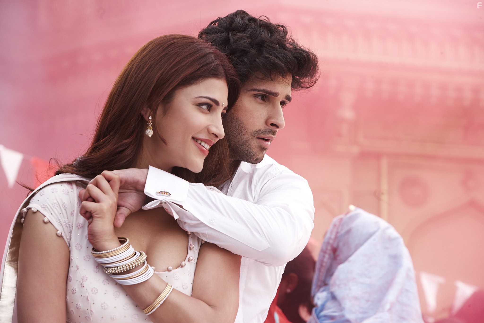 Girish Taurani in Рамая, ты вернёшься (2013)