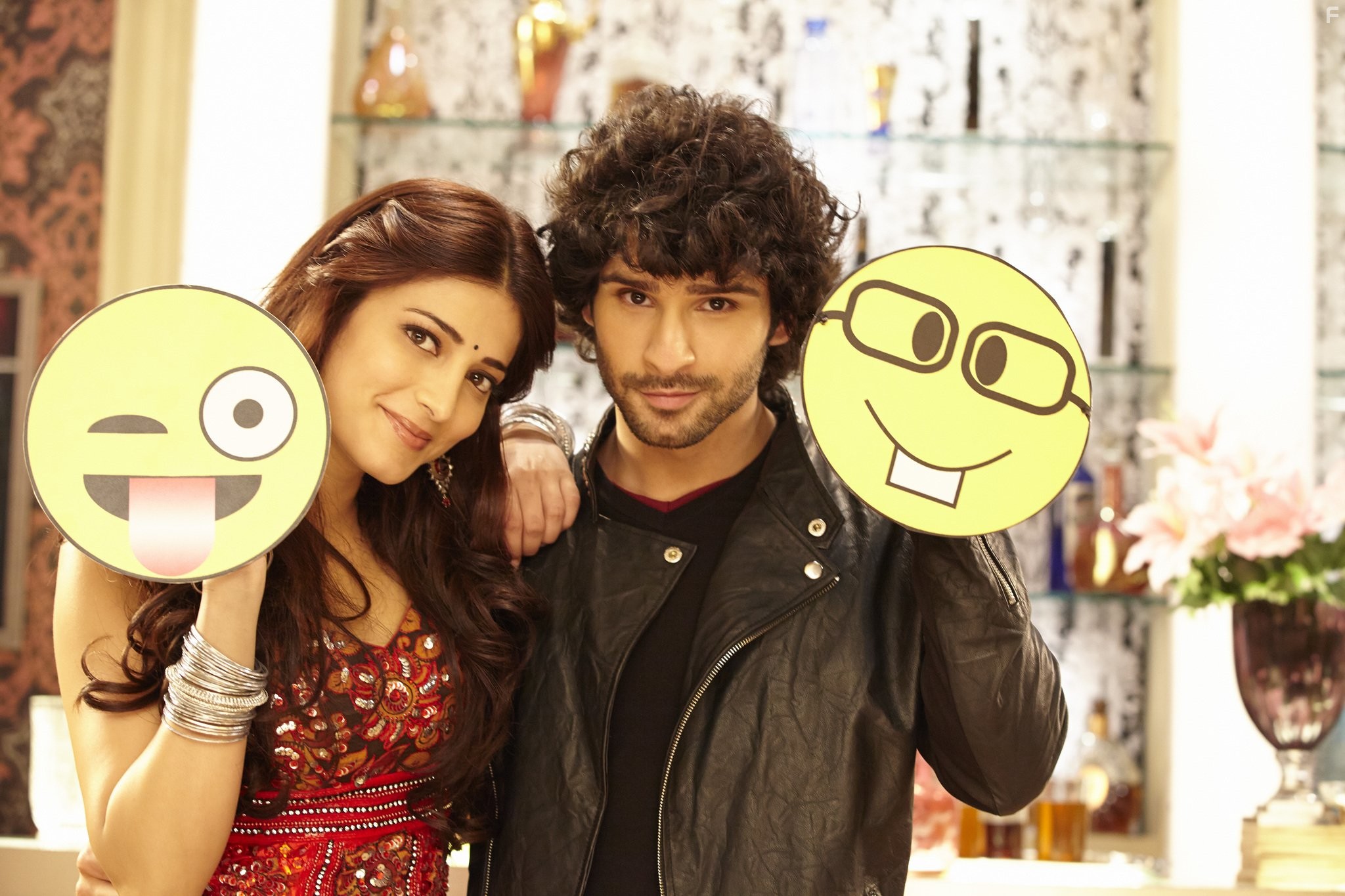 Shruti Haasan and Girish Taurani in Рамая, ты вернёшься (2013)