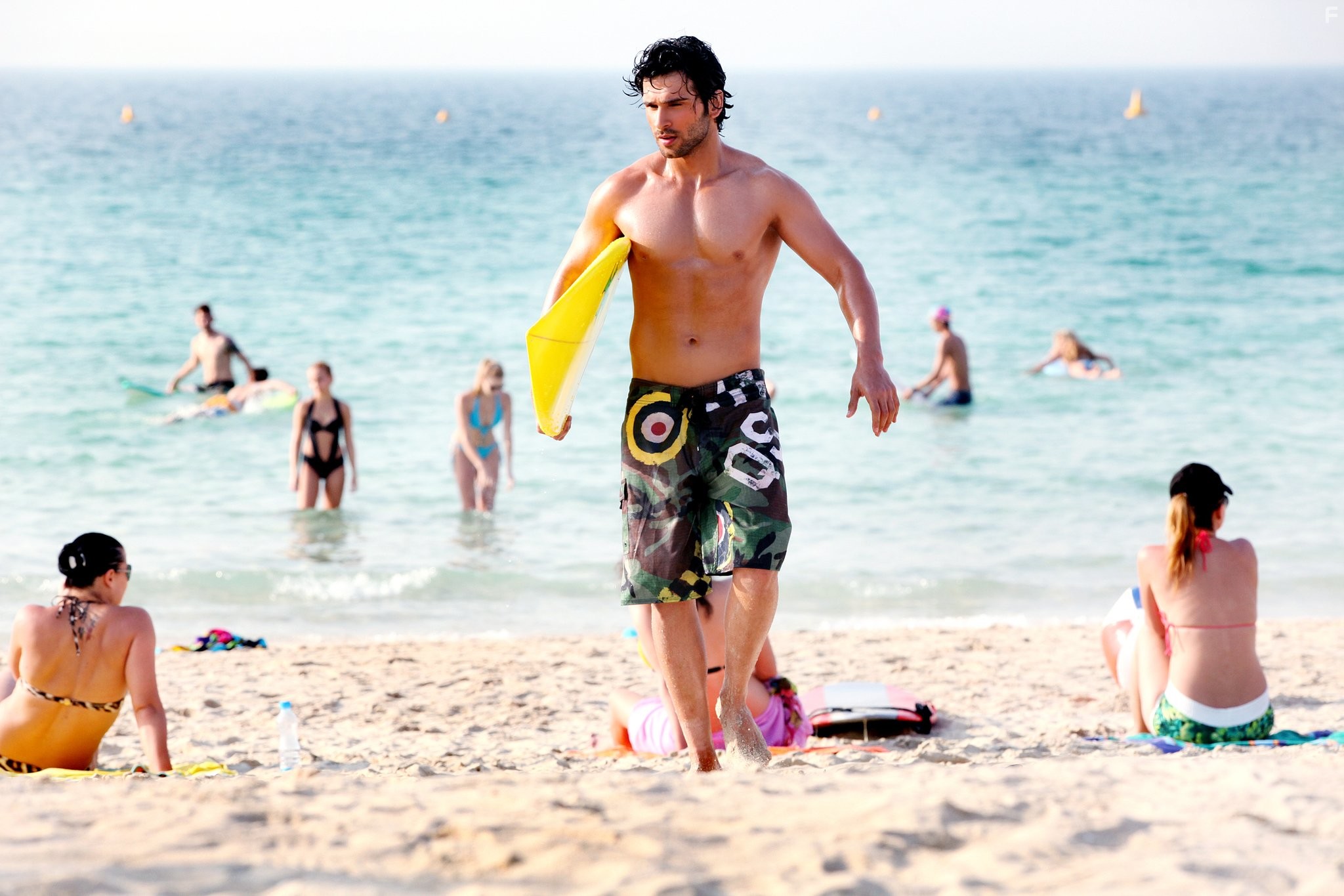 Girish Taurani in Рамая, ты вернёшься (2013)