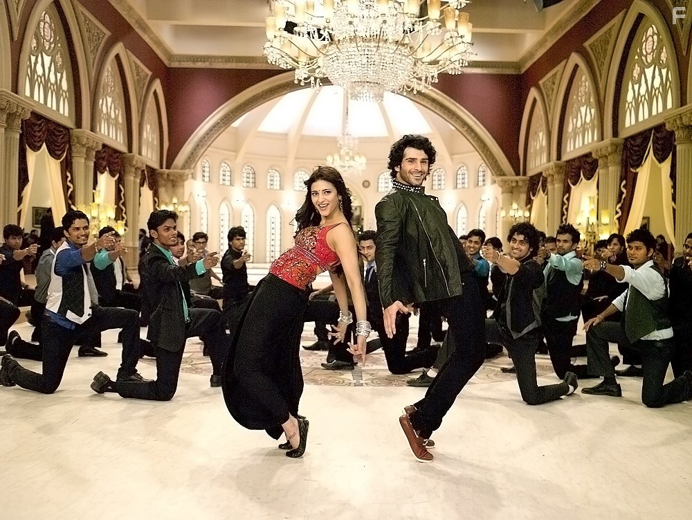 Shruti Haasan and Girish Taurani in Рамая, ты вернёшься (2013)