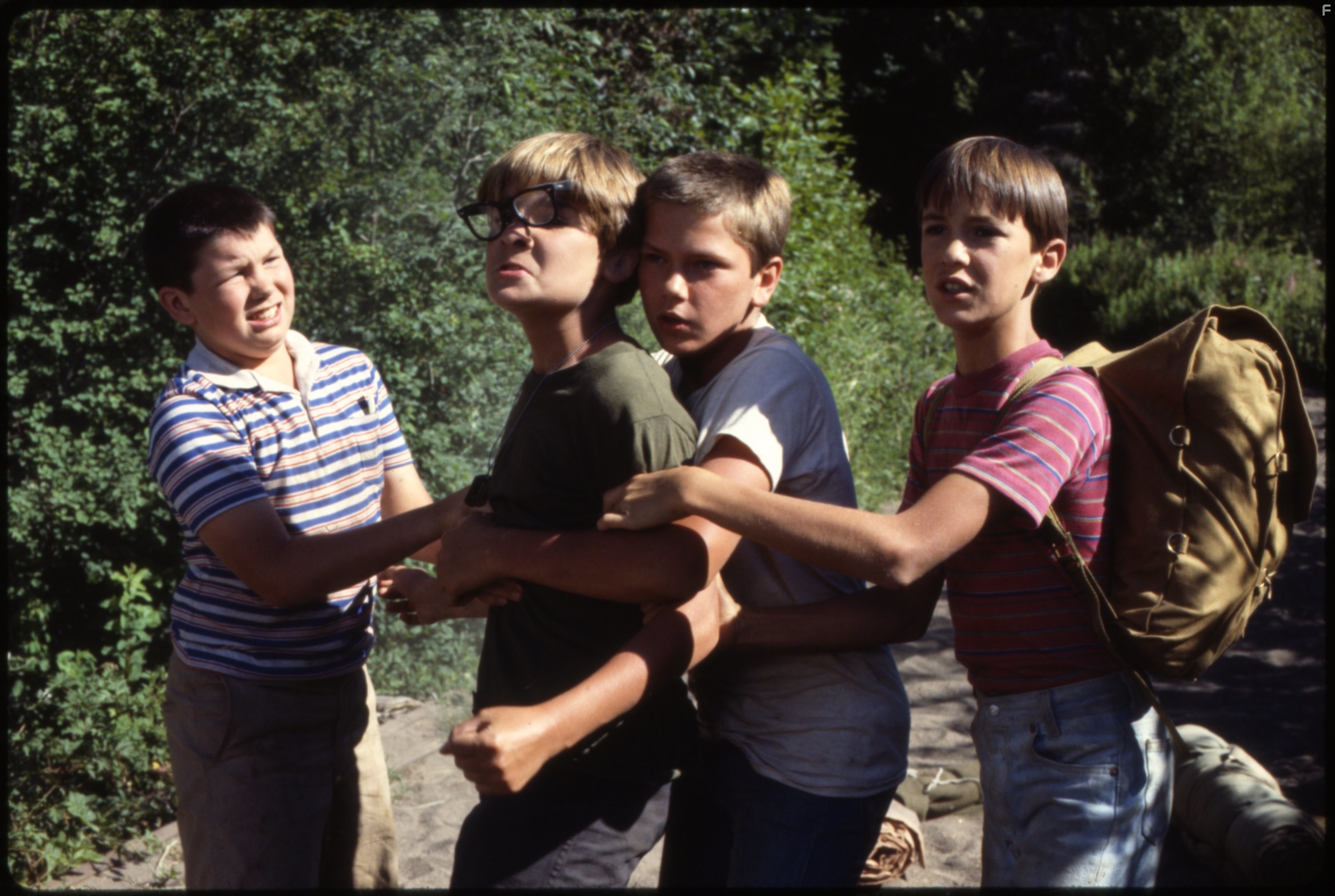 River Phoenix, Corey Feldman, Wil Wheaton, and Jerry O'Connell in Останься со мной (1986)