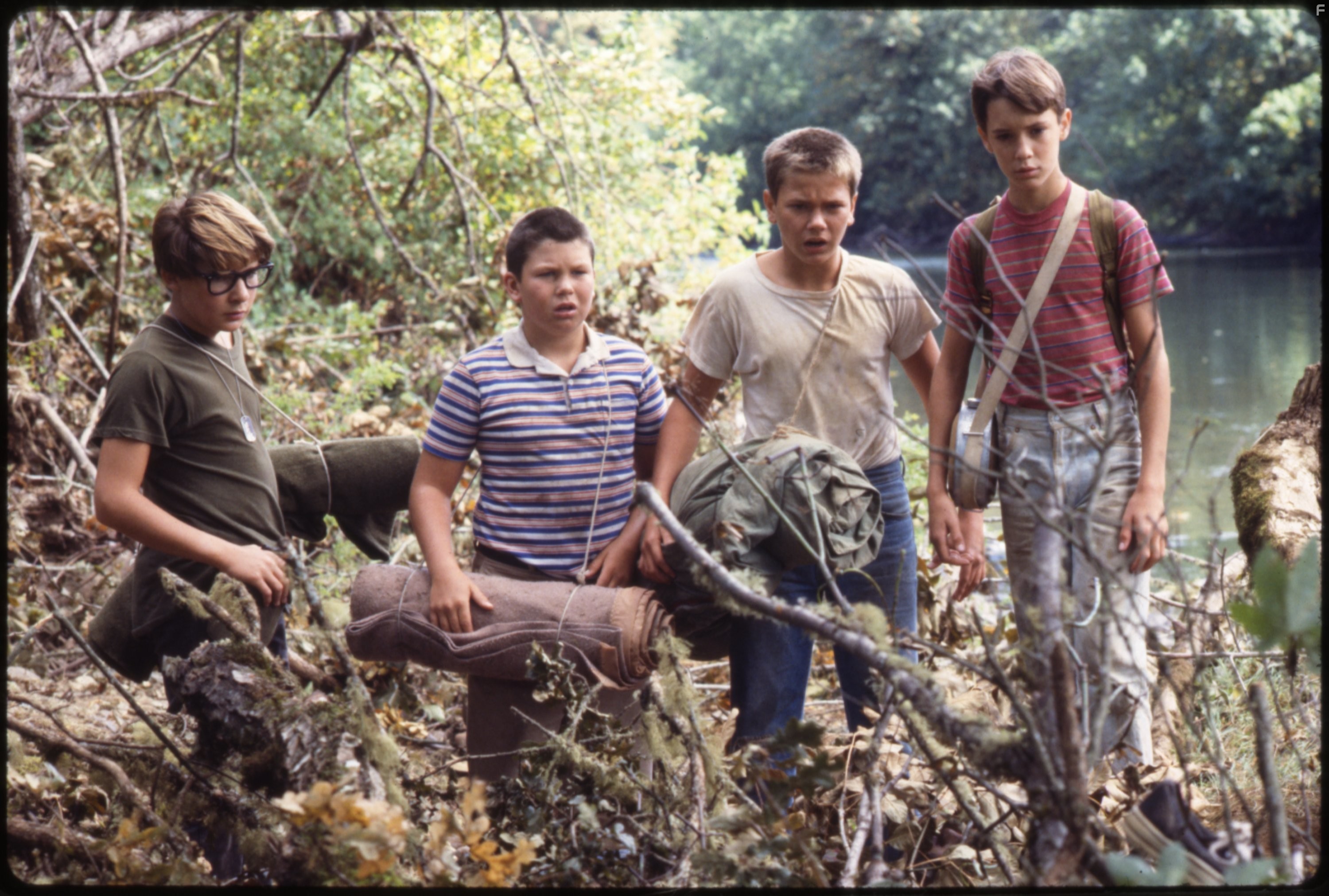 River Phoenix, Corey Feldman, Wil Wheaton, and Jerry O'Connell in Останься со мной (1986)