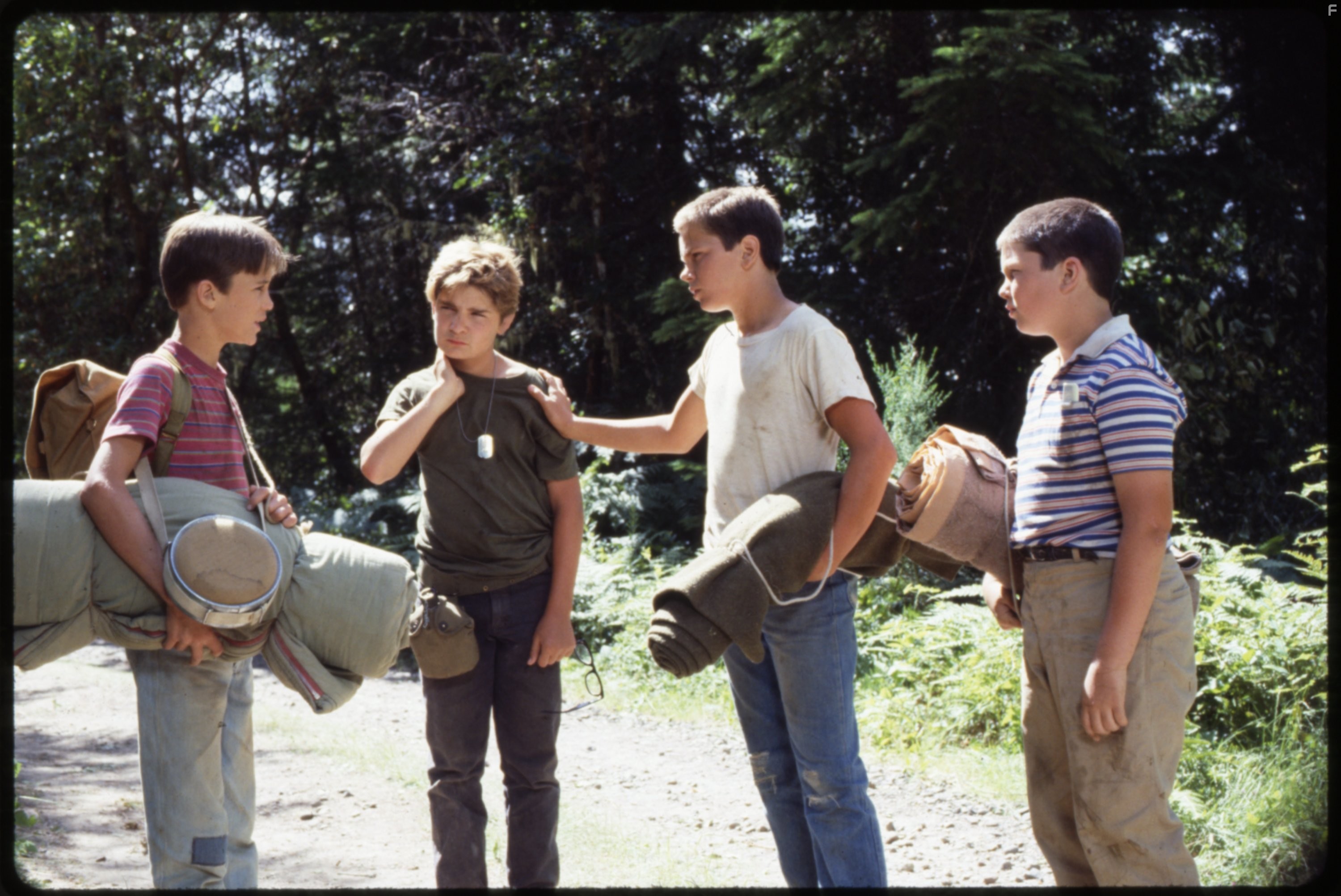 River Phoenix, Corey Feldman, Wil Wheaton, and Jerry O'Connell in Останься со мной (1986)