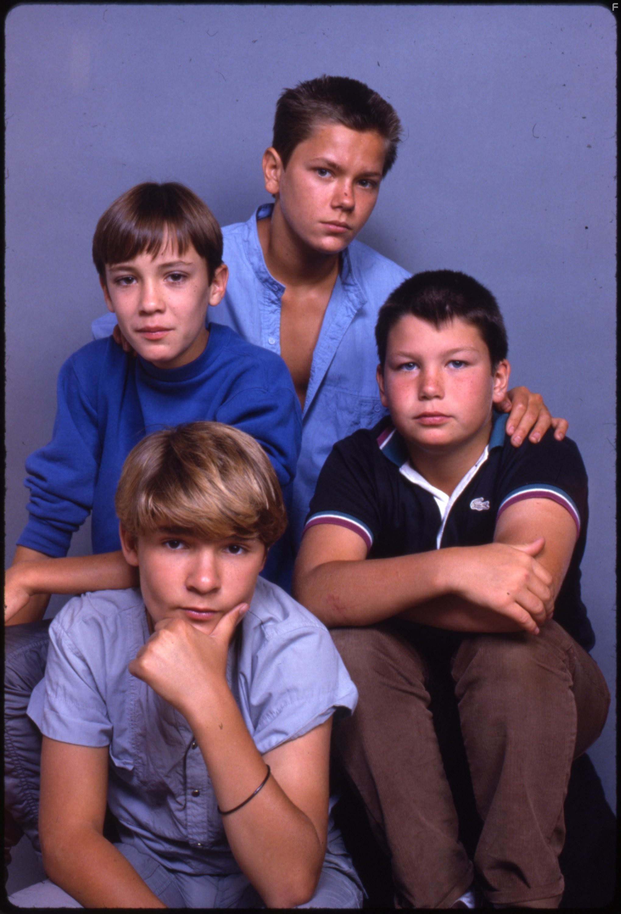 River Phoenix, Corey Feldman, Wil Wheaton, and Jerry O'Connell in Останься со мной (1986)