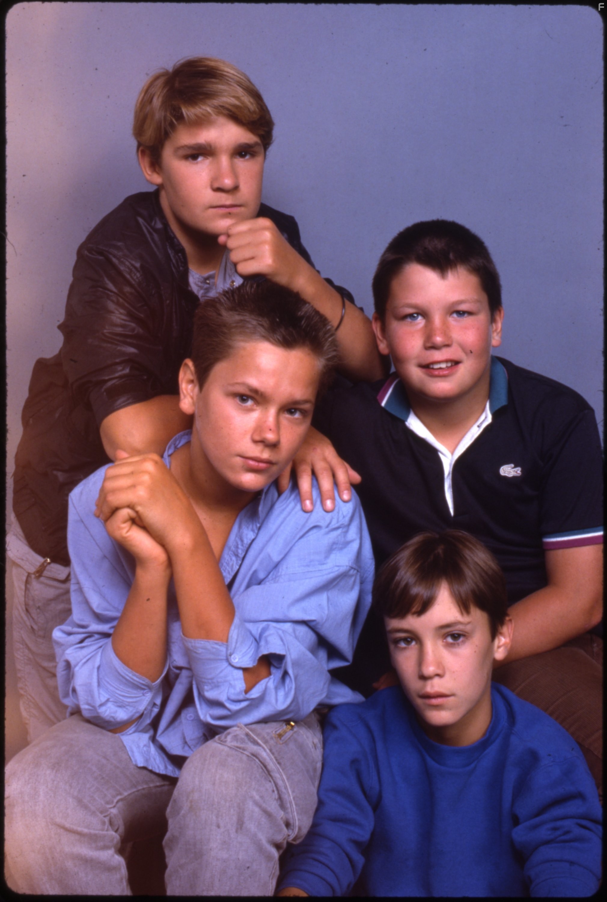River Phoenix, Corey Feldman, Wil Wheaton, and Jerry O'Connell in Останься со мной (1986)