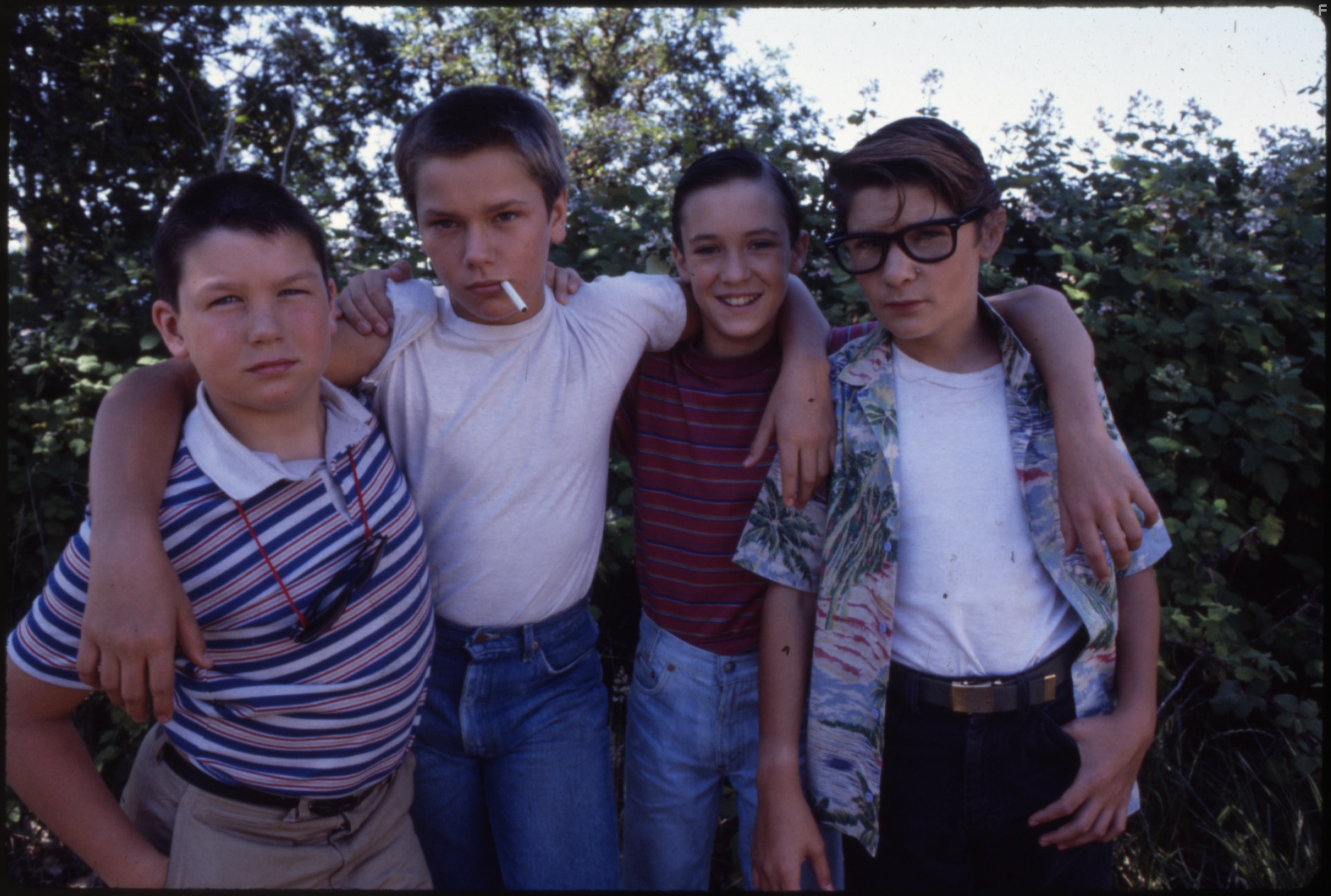 River Phoenix, Corey Feldman, Wil Wheaton, and Jerry O'Connell in Останься со мной (1986)