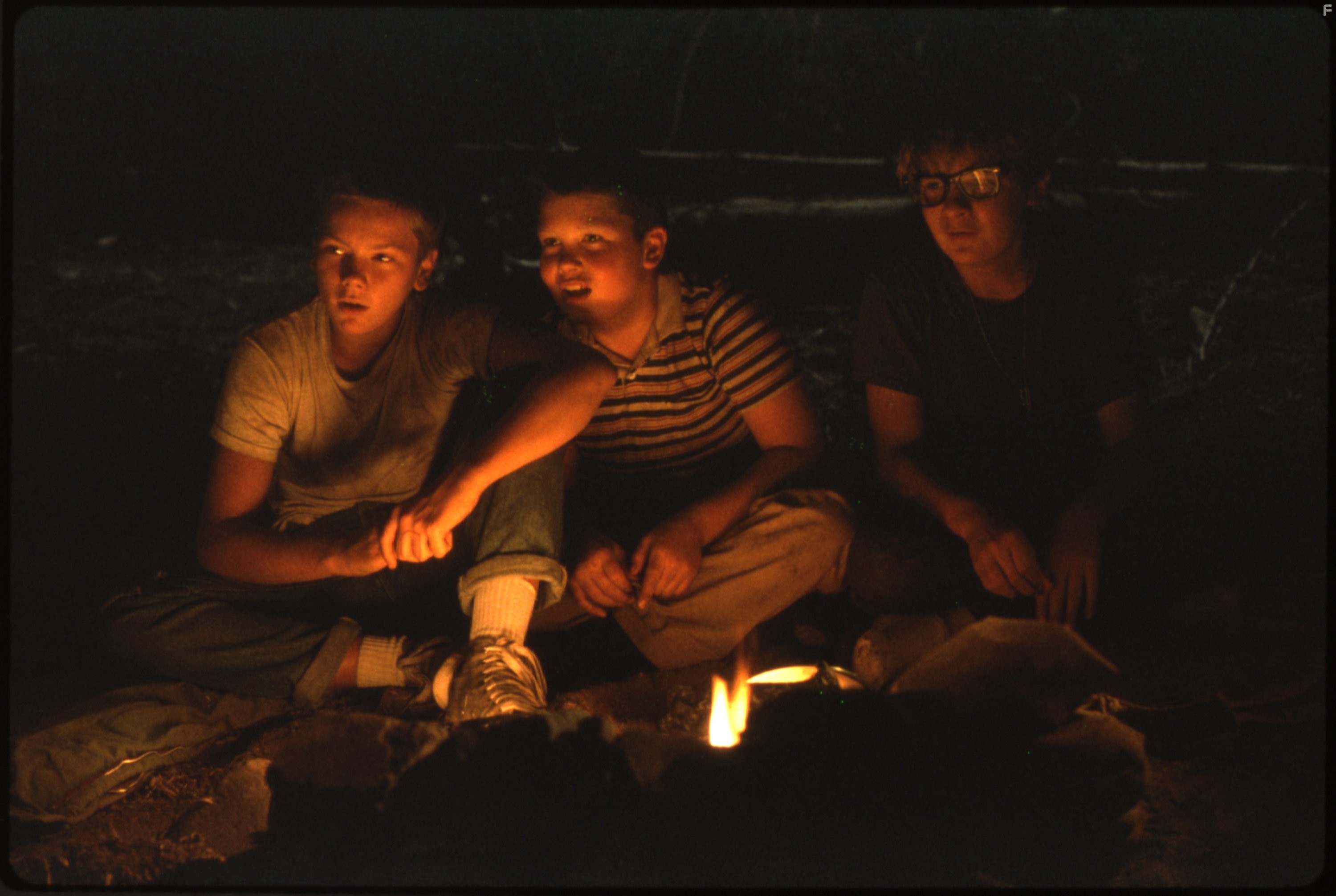 River Phoenix, Corey Feldman, Wil Wheaton, and Jerry O'Connell in Останься со мной (1986)