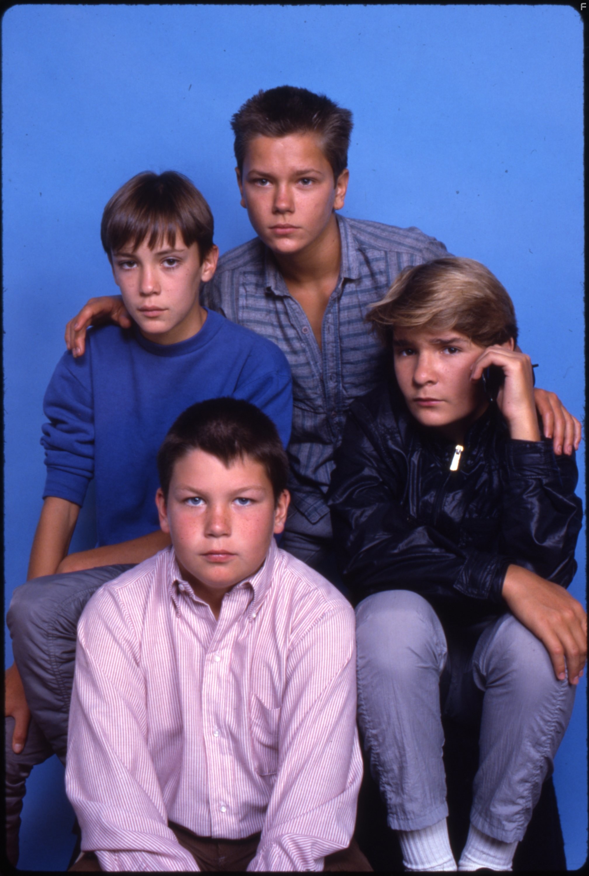 River Phoenix, Corey Feldman, Wil Wheaton, and Jerry O'Connell in Останься со мной (1986)