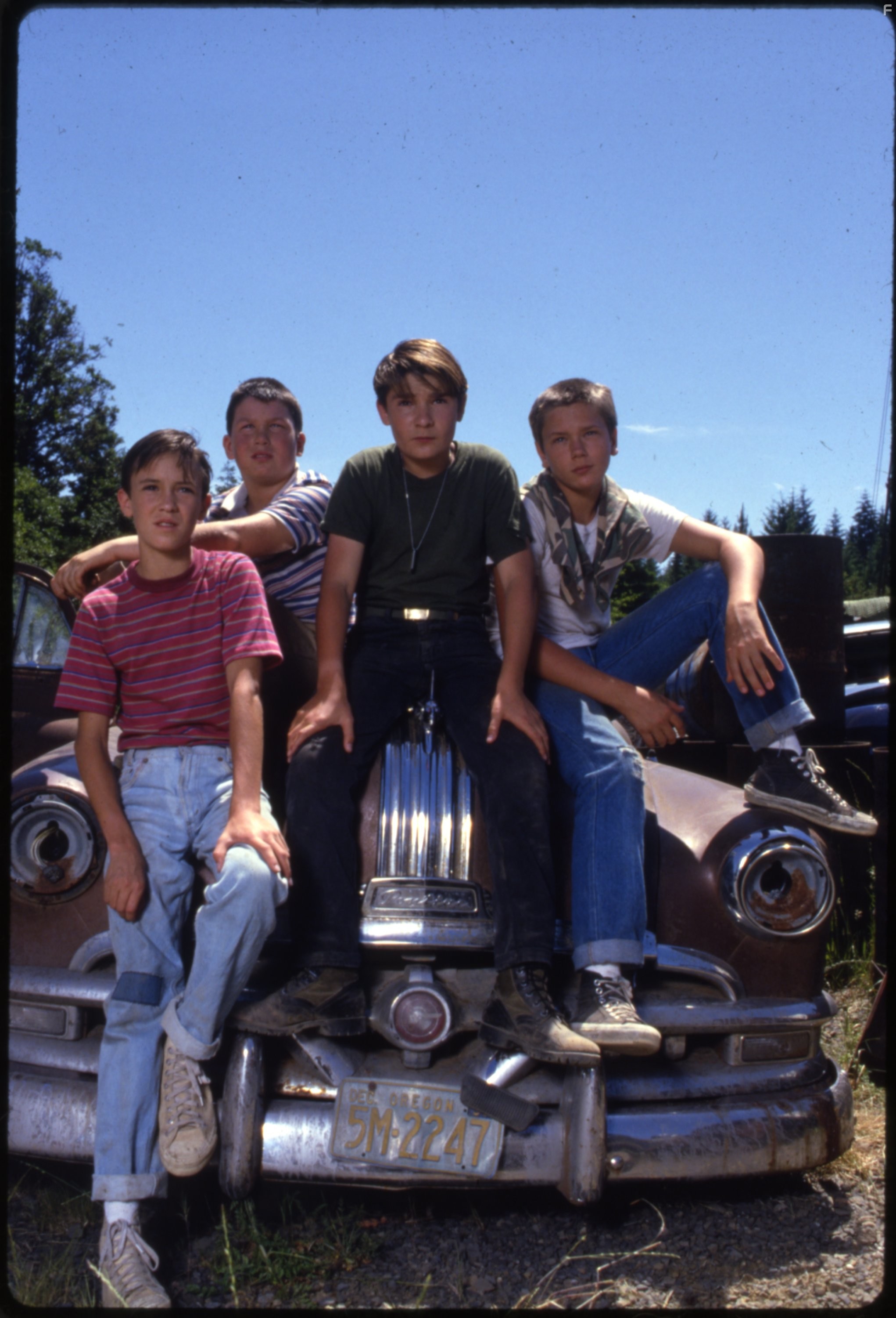 River Phoenix, Corey Feldman, Wil Wheaton, and Jerry O'Connell in Останься со мной (1986)