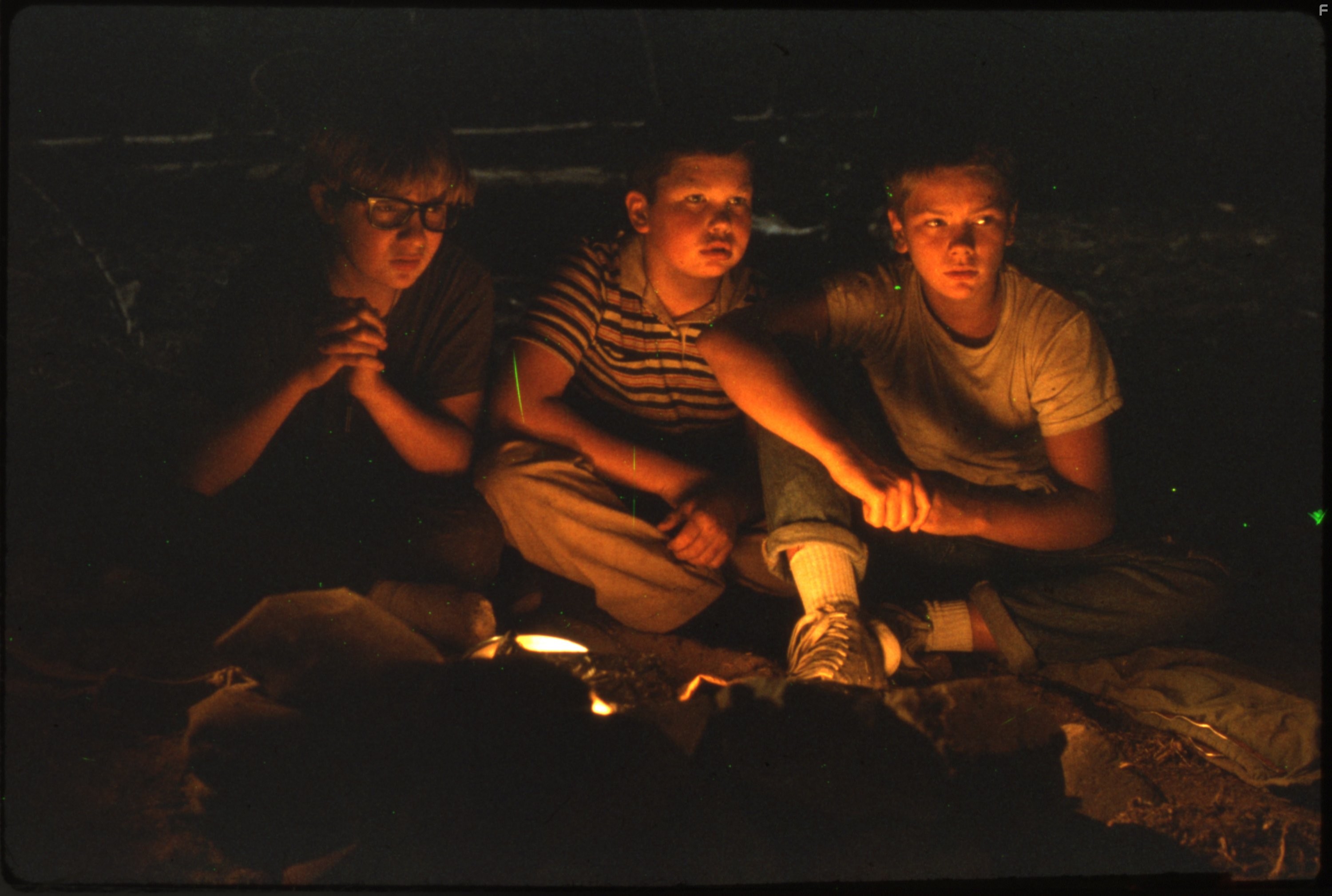 River Phoenix, Corey Feldman, Jerry O'Connell, and Matt Williams in Останься со мной (1986)