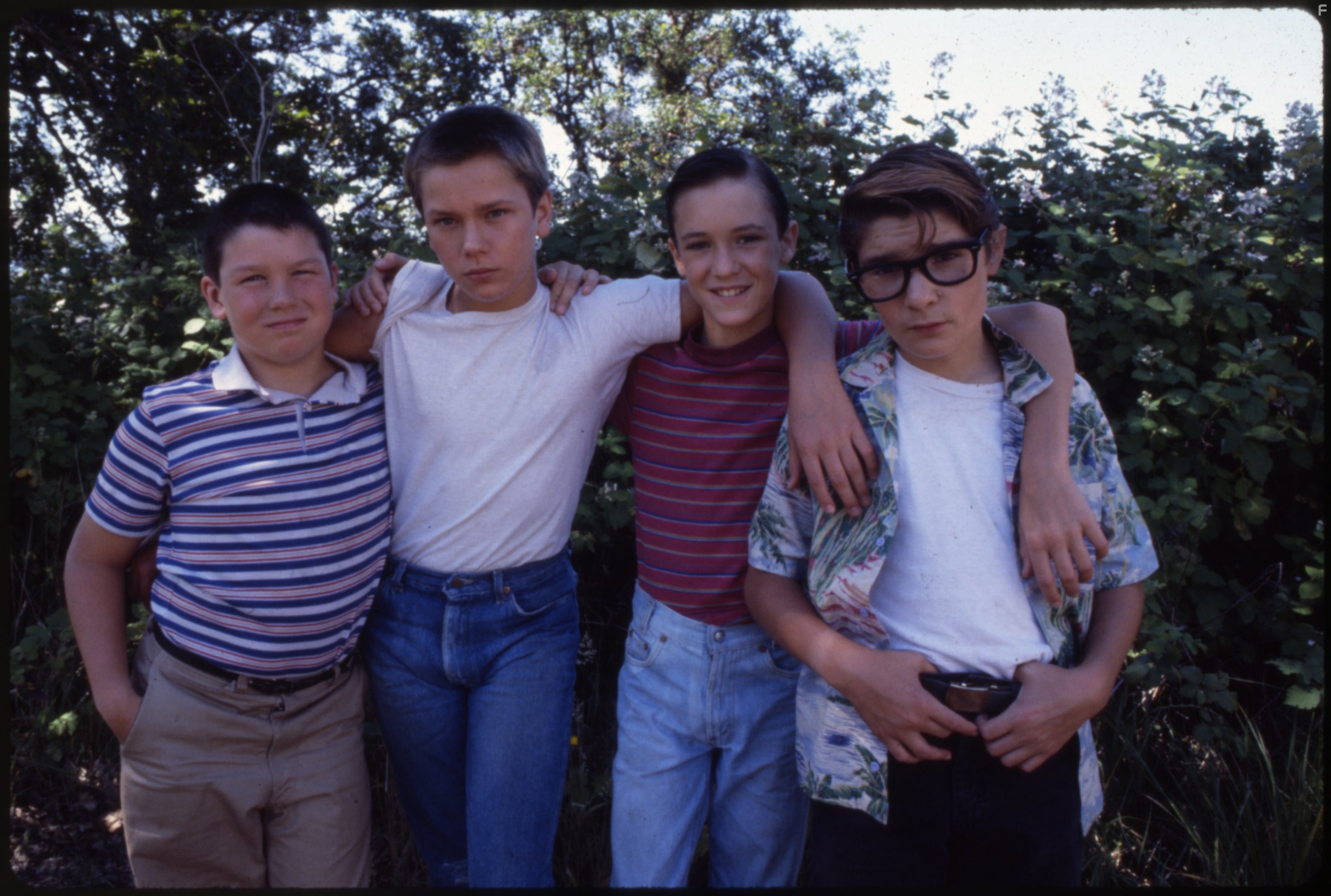 River Phoenix, Corey Feldman, Wil Wheaton, and Jerry O'Connell in Останься со мной (1986)