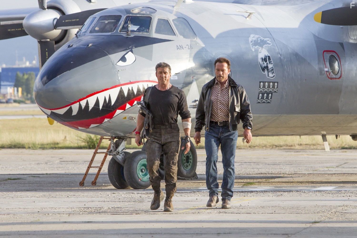 Arnold Schwarzenegger and Sylvester Stallone in Неудержимые 3 (2014)