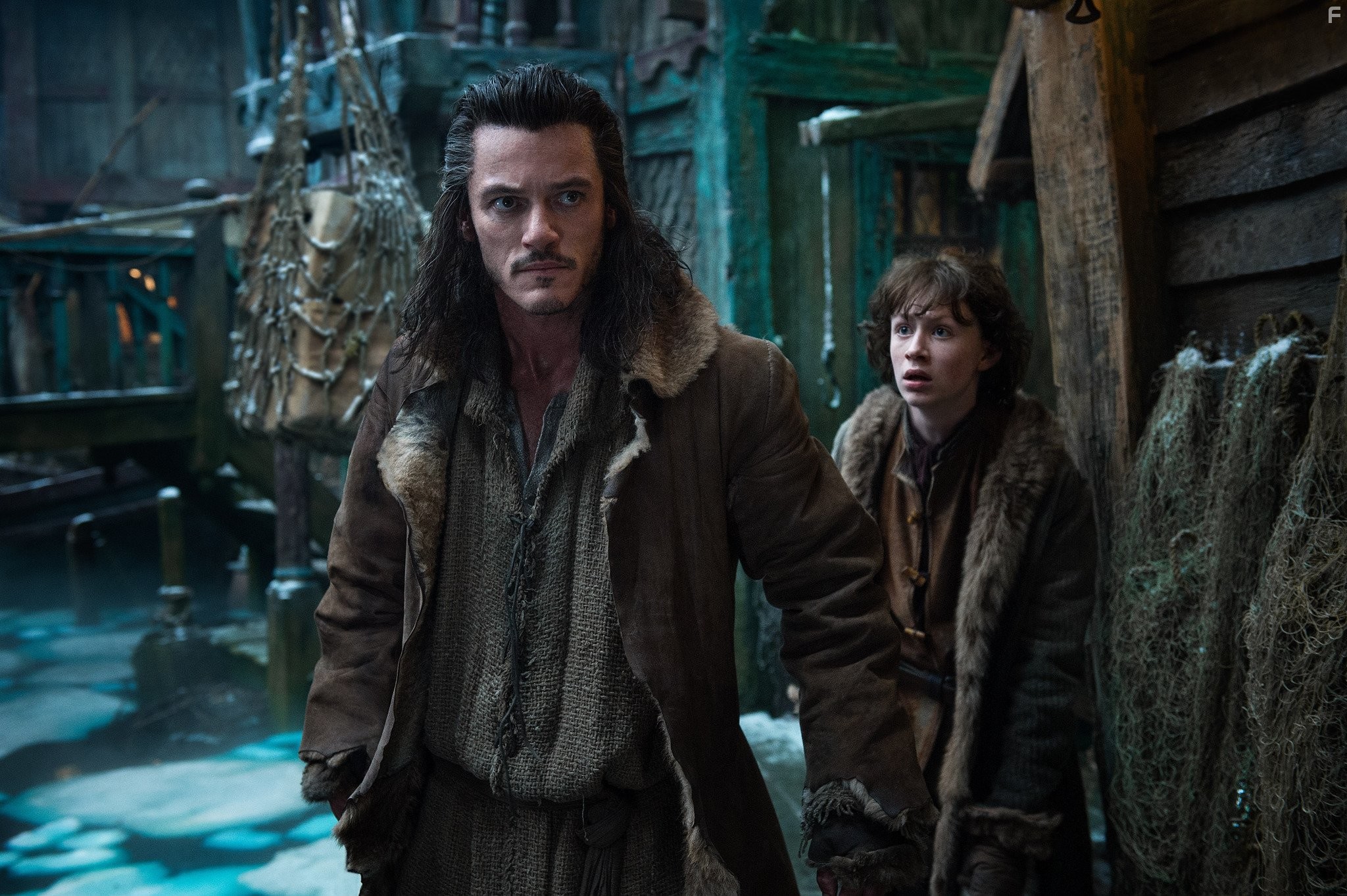 Luke Evans and John Bell in Хоббит: Пустошь Смауга (2013)
