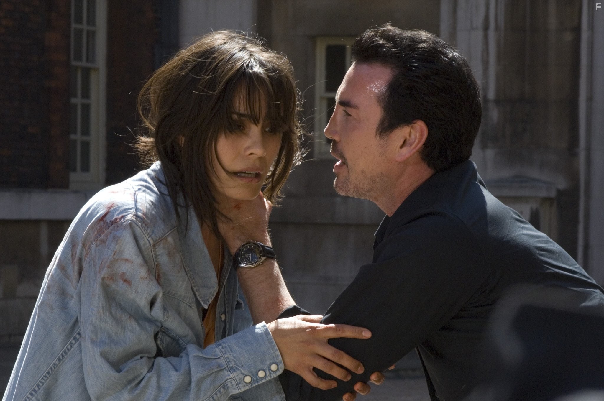 Shannyn Sossamon and Gary Stretch in Жизнь за брата (2010)