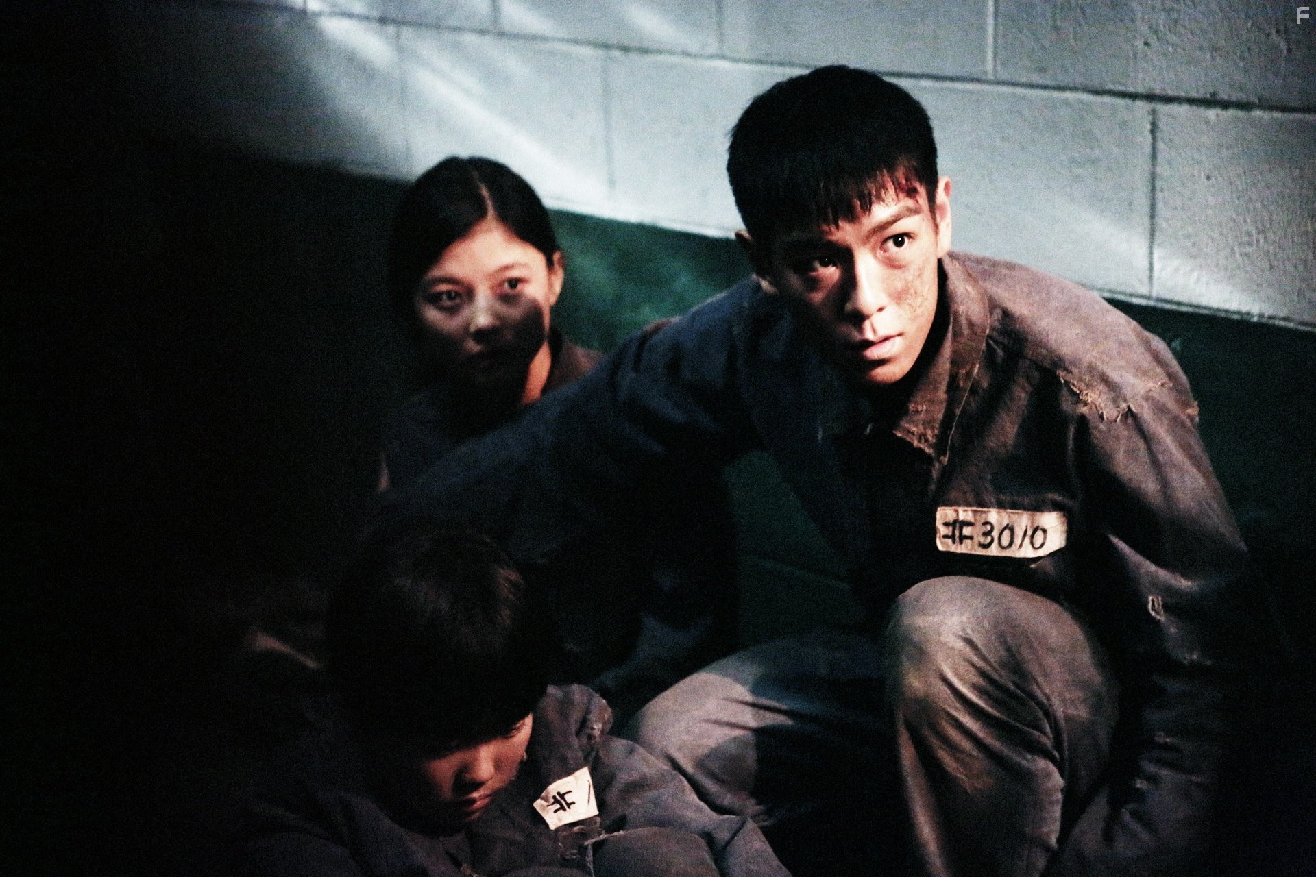 Yoo-Jeong Kim and Seung Hyun Choi in Выпускник (2013)