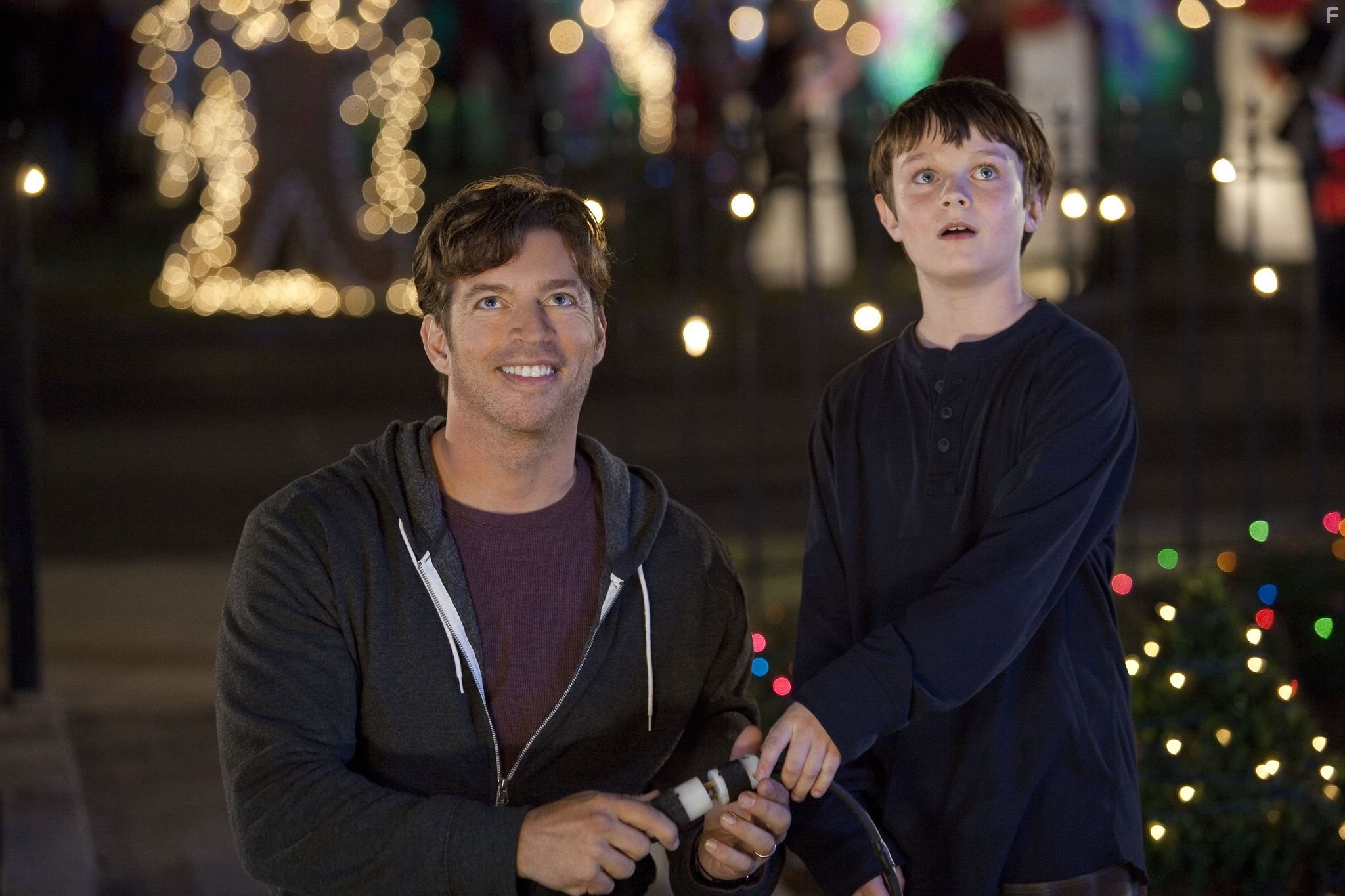Harry Connick Jr. and Chandler Canterbury in Когда поют ангелы (2013)