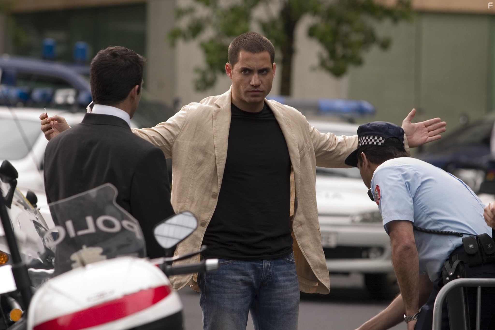 Edgar Ram?rez in Точка обстрела (2008)