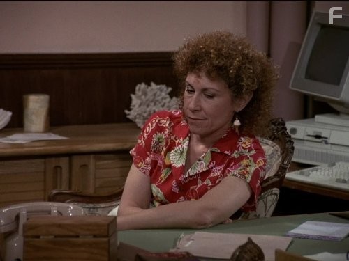 Rhea Perlman in Чирc (1982)