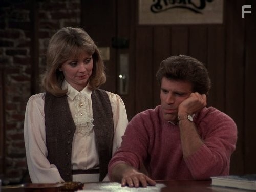 Ted Danson and Shelley Long in Чирc (1982)