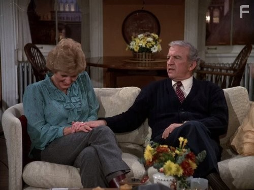 Nicholas Colasanto and Eve Roberts in Чирc (1982)