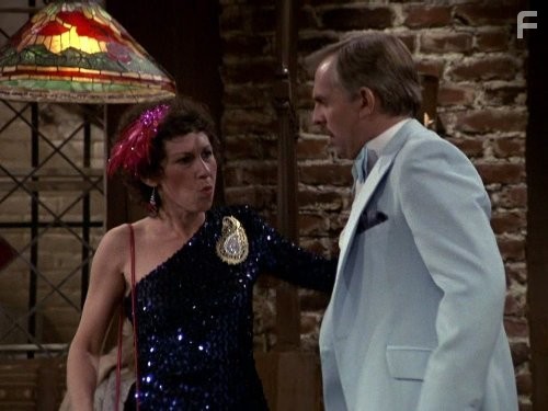 John Ratzenberger and Rhea Perlman in Чирc (1982)