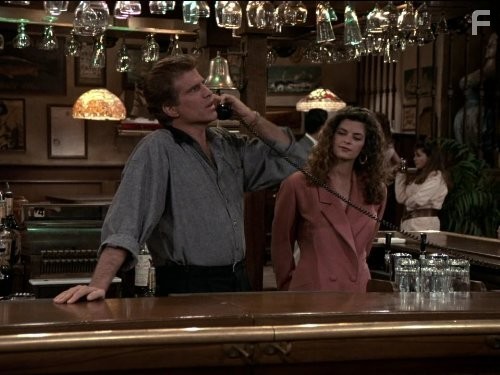 Kirstie Alley and Ted Danson in Чирc (1982)