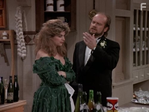 Kirstie Alley and Kelsey Grammer in Чирc (1982)