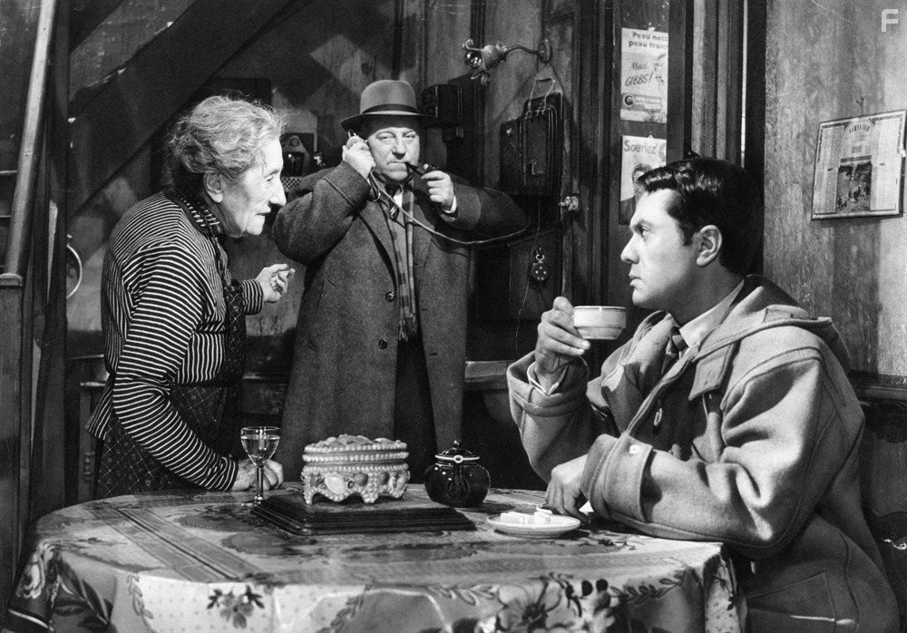 Gabrielle Fontan, Jean Gabin, and Robert Hirsch in Maigret et l'affaire Saint-Fiacre (1959)