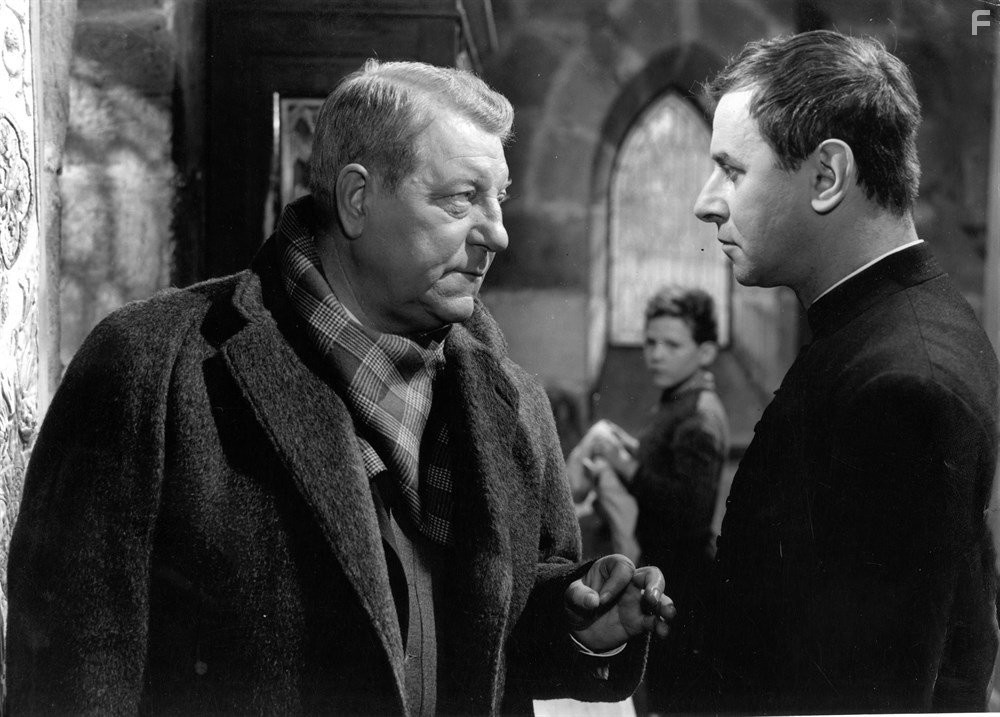 Jean Gabin in Maigret et l'affaire Saint-Fiacre (1959)