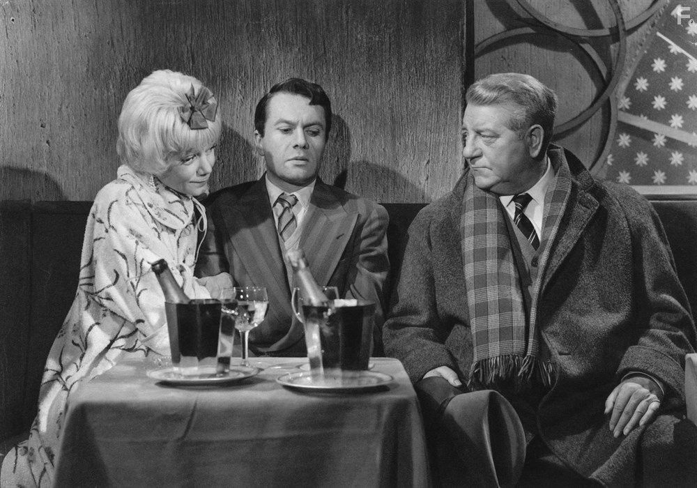 Jean Gabin and Robert Hirsch in Maigret et l'affaire Saint-Fiacre (1959)