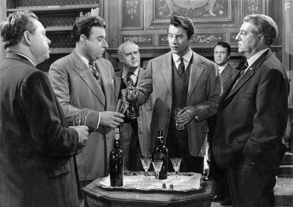 Michel Auclair, Paul Frankeur, Jean Gabin, Robert Hirsch, and Jacques Morel in Maigret et l'affaire Saint-Fiacre (1959)