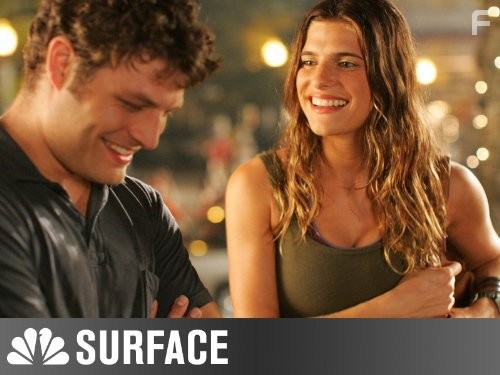 Jay R. Ferguson and Lake Bell in Поверхность (2005)