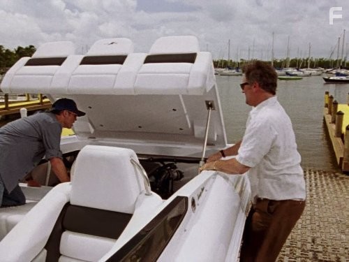 Bruce Campbell and Jeffrey Donovan in Чёрная метка (2007)